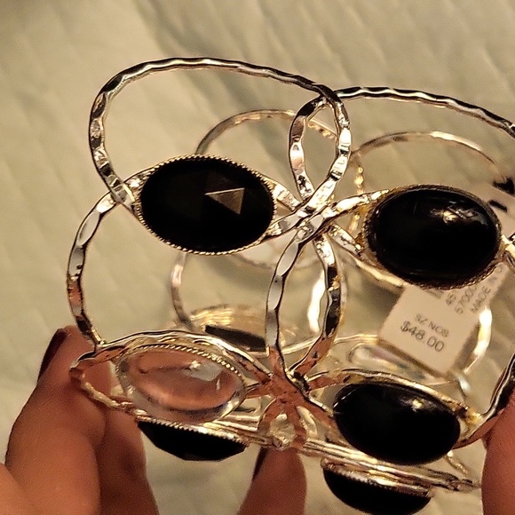 White House Black Market Gold and Black Bracelet
Wore 1 x. - Picture 2 of 7